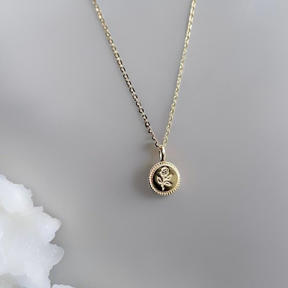 Mini Dainty Elegant Rose Floral Round Pendant Necklace
